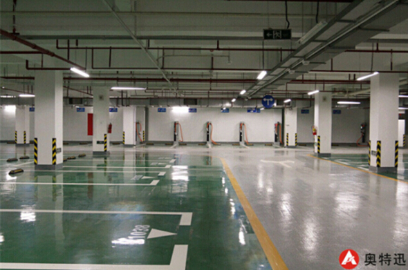 奥特迅地下停车场.jpg