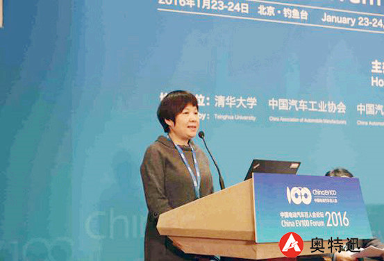 董事长萧霞发言.jpg 董事长萧霞发言.jpg