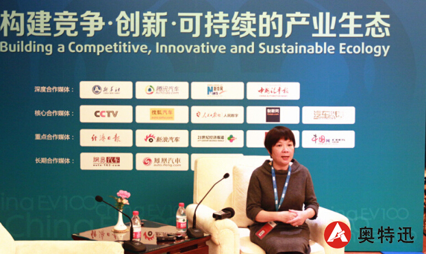 奥特迅董事长萧霞接受各大媒体的专访.jpg