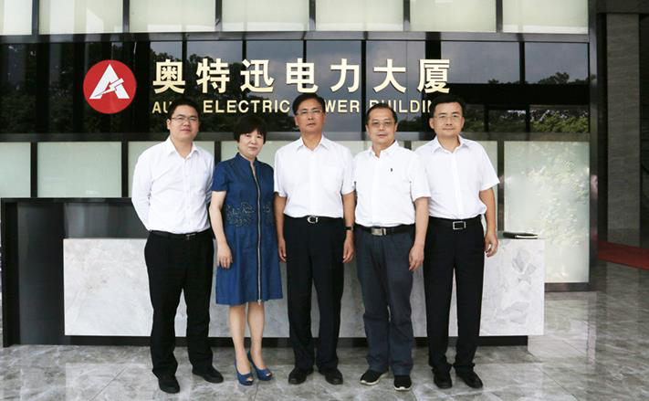深圳市委常委杨洪率队到奥特迅开展挂点服务企业调研活动,现场协调解决创新技术推广中的相关困难 深圳市委常委杨洪率队到奥特迅开展挂点服务企业调研活动,现场协调解决创新技术推广中的相关困难